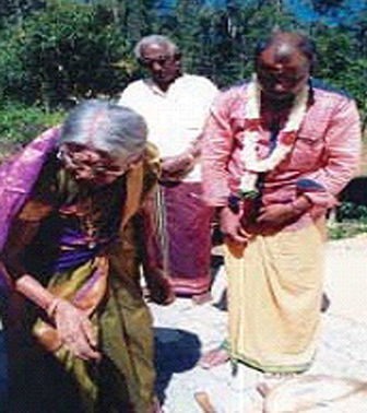 ஸ்ரீமதி சிவபாக்கியம் கண்டி சீரடி பாபா ஆலயத்திற்கான நிர்மாணப் பணியில் (29.9.2013)